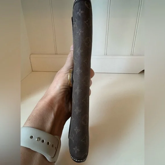 Louis Vuitton Women’s Brown Monogram Idyll Canvas and Leather Sarah Wallet - Picture 5 of 15